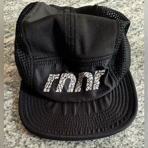 Black rnnr Distance Hat
